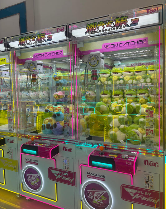 E-Claw Squad: Solo Trend-Setting Claw Machine | Smart-Connected, Self-Healing Tech & Viral-Ready LED Effects