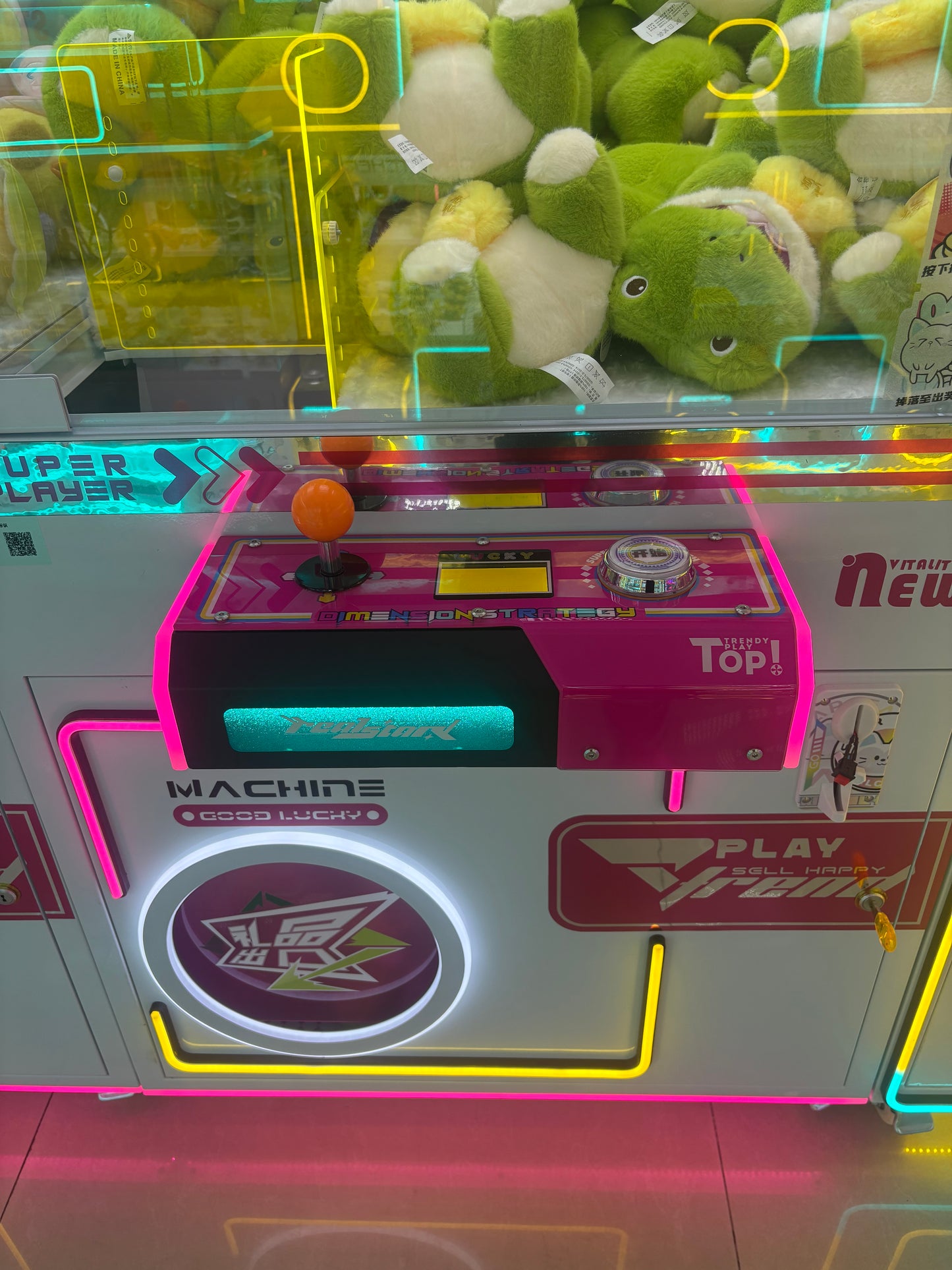E-Claw Squad: Solo Trend-Setting Claw Machine | Smart-Connected, Self-Healing Tech & Viral-Ready LED Effects